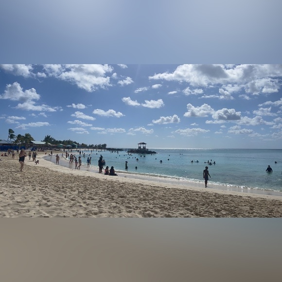 Meet your Posher, Tiara - Picture 15 of 16